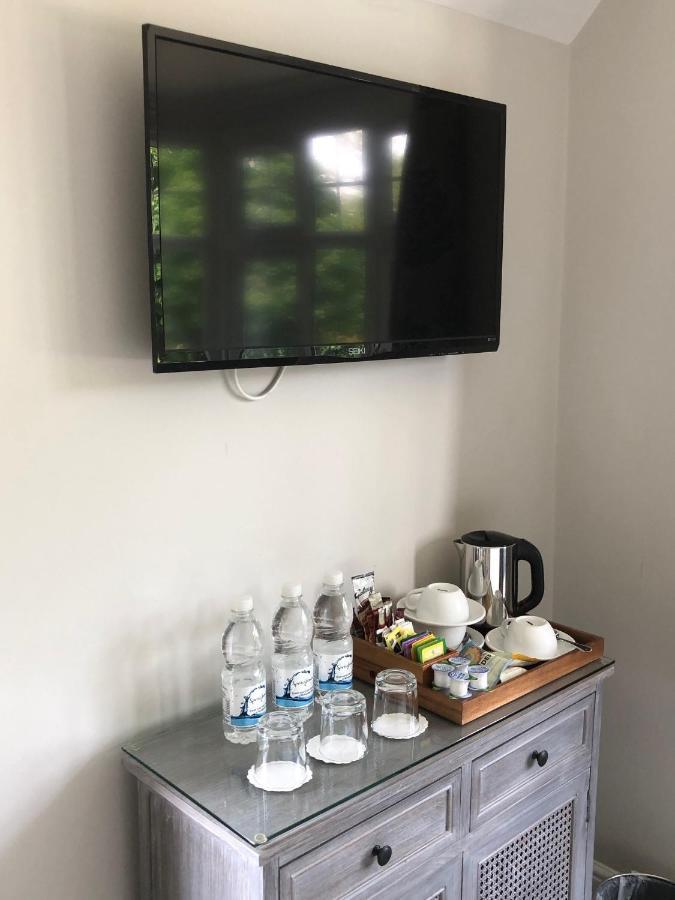 The Maple Manor Hotel كرولي المظهر الخارجي الصورة
