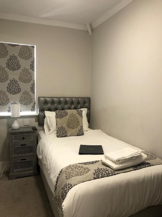 The Maple Manor Hotel كرولي المظهر الخارجي الصورة
