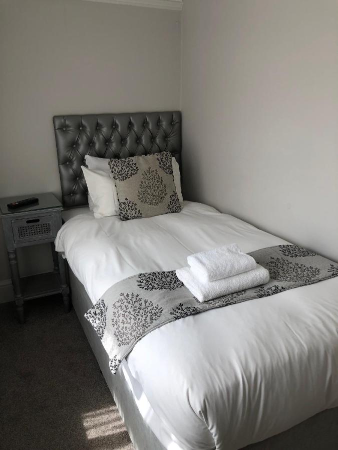 The Maple Manor Hotel كرولي المظهر الخارجي الصورة